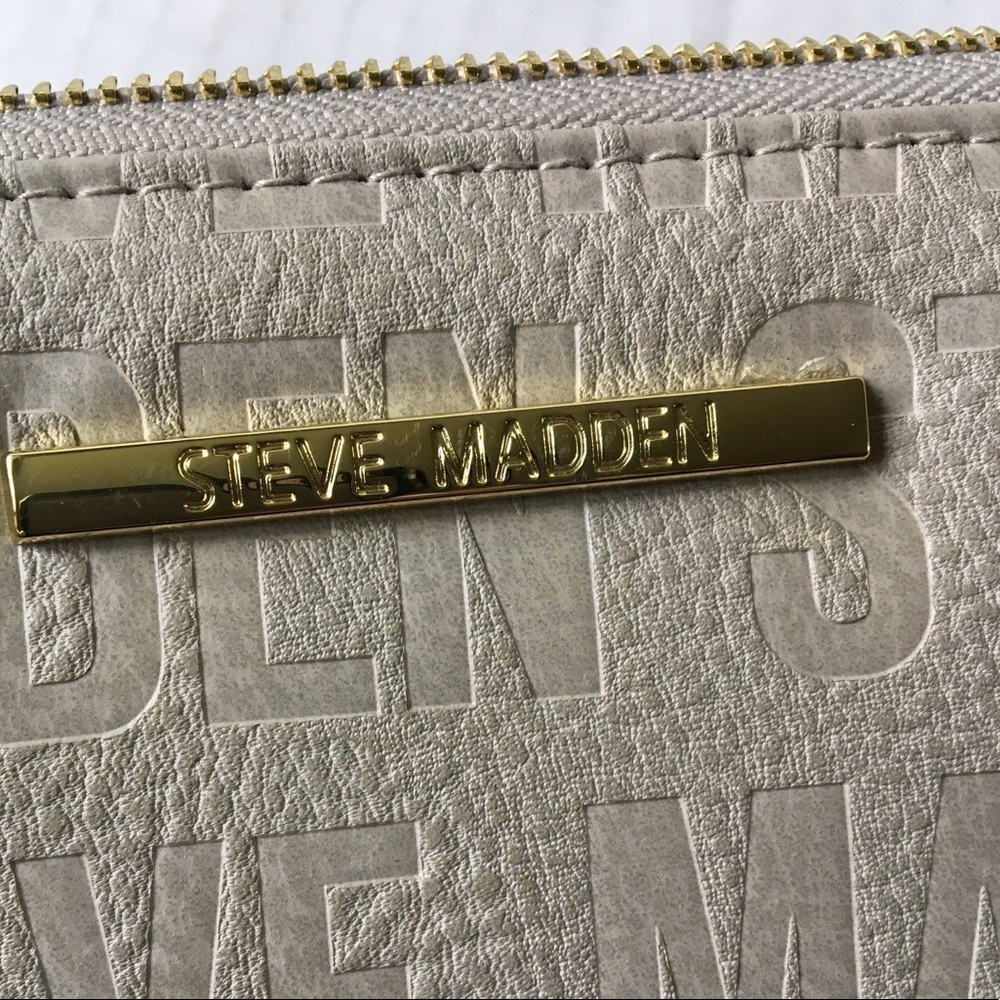 New Steve Madden Embossed Wristlet Wallet/Organizer - Picture 5 of 12